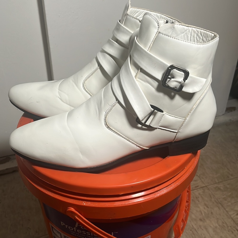 Men’s white leather boots
